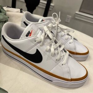 Nike Court Legacy NN Men’s White Black Gum Sneakers Size 8.5 New